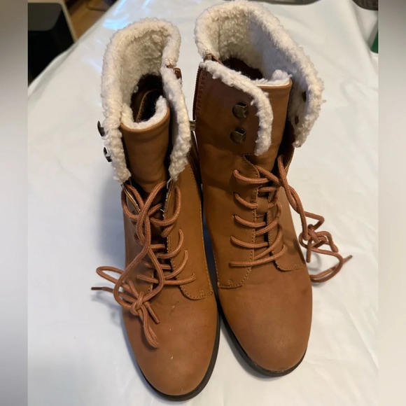 Me Too Boots With Faux Fur Inside Size 9.5 - Picture 8 of 10